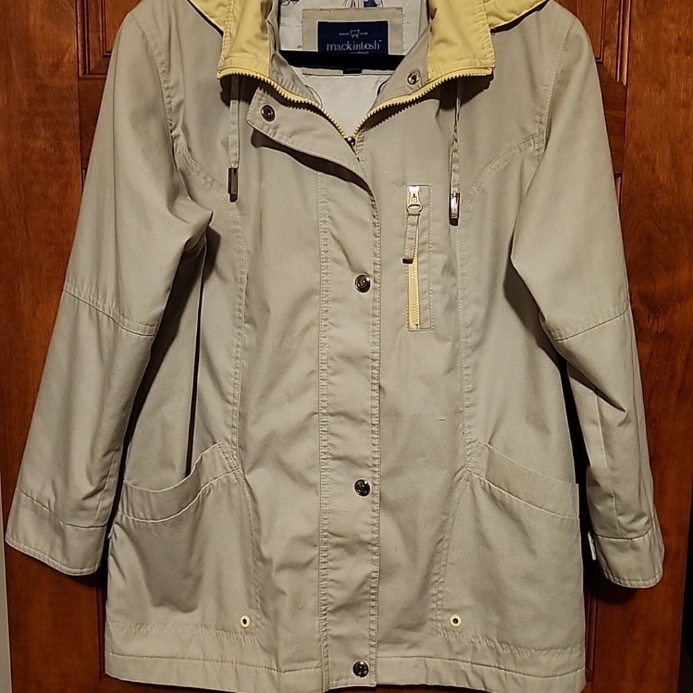Macintosh Woman's Size S Nautical lined windbreaker w detachable hood
